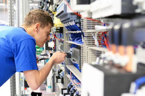 Startseite 1 Haustechnik Elektroniker Schaltschrank Elektrik Elektrotechnik Ottow Elektro Thomas Kiel